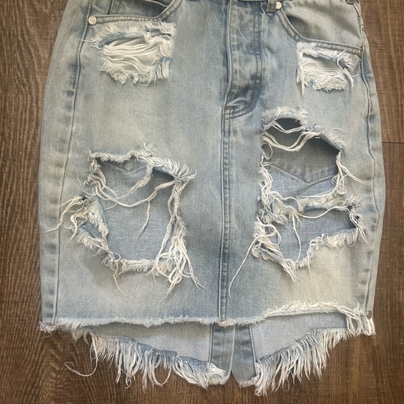 ONE- BY One Teaspoon size 24 distressed mini skirt in EUC - Picture 14 of 14
